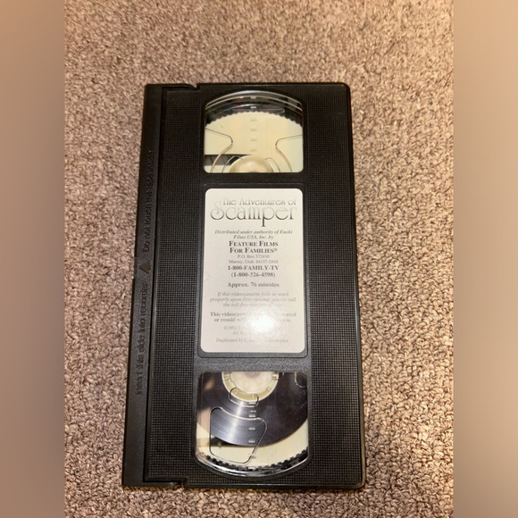 ~6/$10 MOVIES VHS/DVDS~ The Adventures Of Scamper The Penguin VHS Movie 1992 - Picture 5 of 7